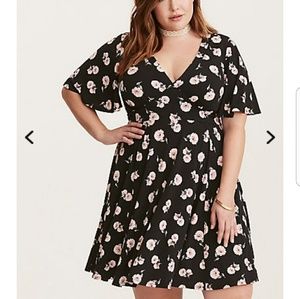 Torrid floral flutter sleeve dress